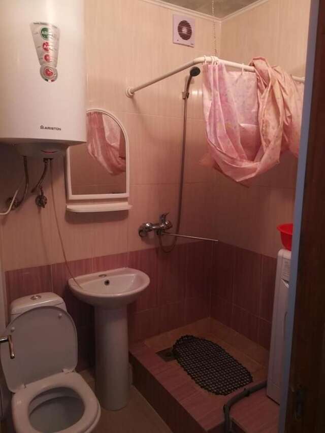 Апартаменты 2-комнатная квартира , 250 меров от моря. Гагра-3